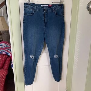 Celebrity Pink Women's Skinny Jeans in Medium Blue Wash